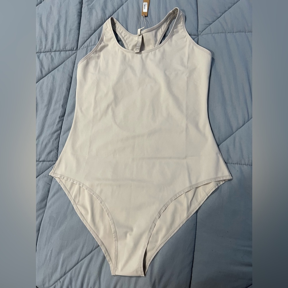 4x SKIMS Body Suit